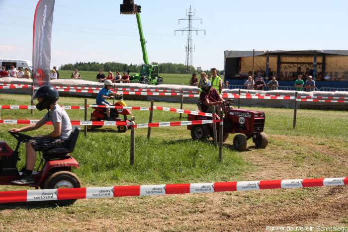 2012-05-26 Rasenmäher-Racing Teil 2 - Freies Training der Serientraktoren 27