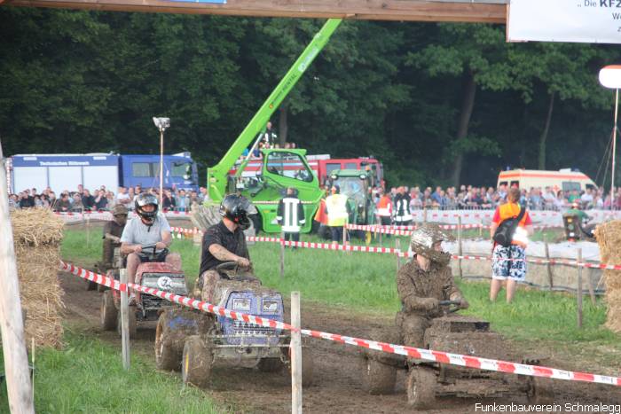 2012-05-26 Rasenmäher-Racing Teil 6 - Rennen der Renntraktoren 128