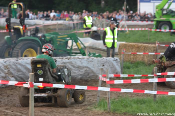 2012-05-26 Rasenmäher-Racing Teil 6 - Rennen der Renntraktoren 130